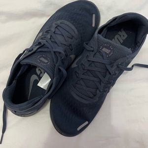Men’s Navy Nike Free Run sneakers